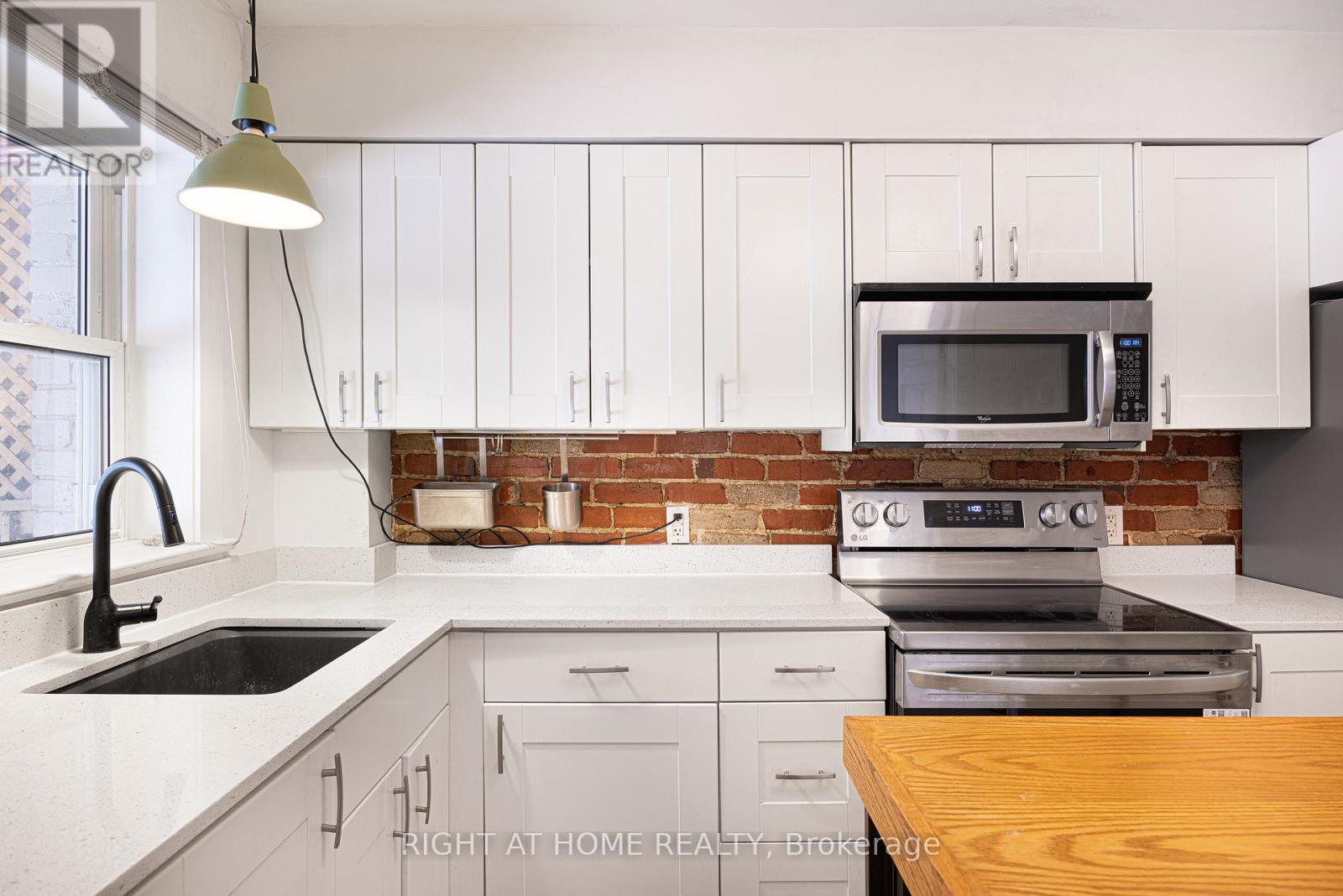 729 Indian Road, Toronto, Ontario  M6P 2E2 - Photo 6 - W12486002