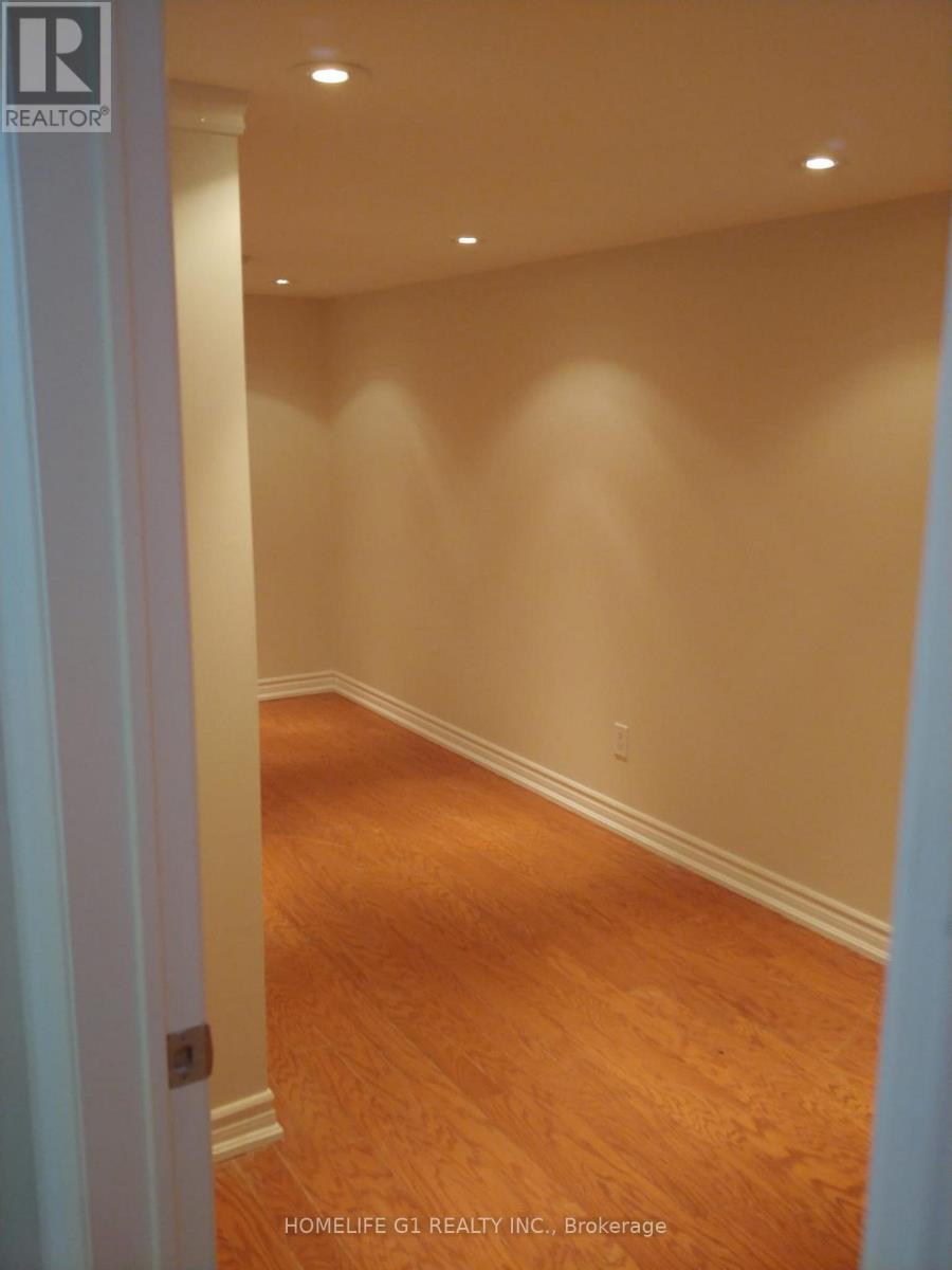 4900 Sebastian Drive, Mississauga, Ontario  L5M 7L8 - Photo 10 - W12486014