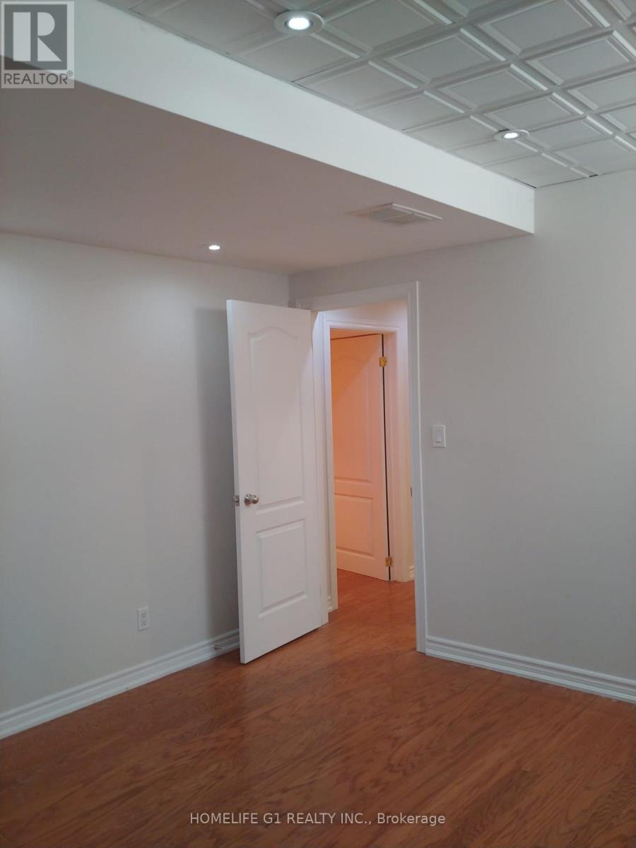 4900 Sebastian Drive, Mississauga, Ontario  L5M 7L8 - Photo 11 - W12486014