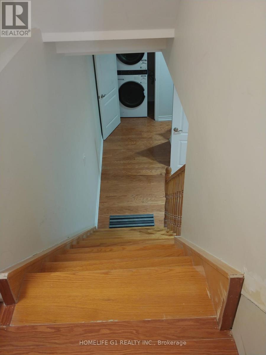 4900 Sebastian Drive, Mississauga, Ontario  L5M 7L8 - Photo 2 - W12486014