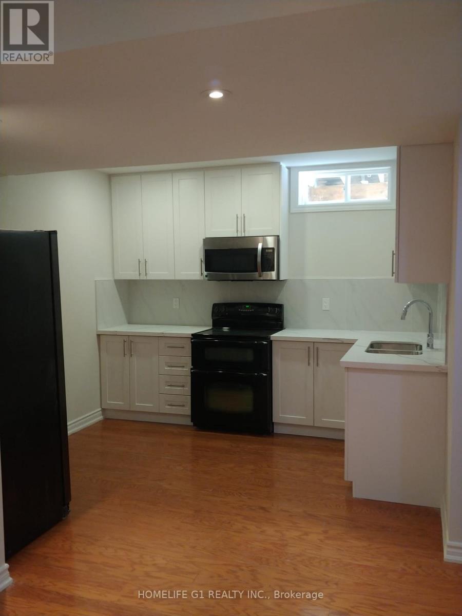 4900 Sebastian Drive, Mississauga, Ontario  L5M 7L8 - Photo 6 - W12486014