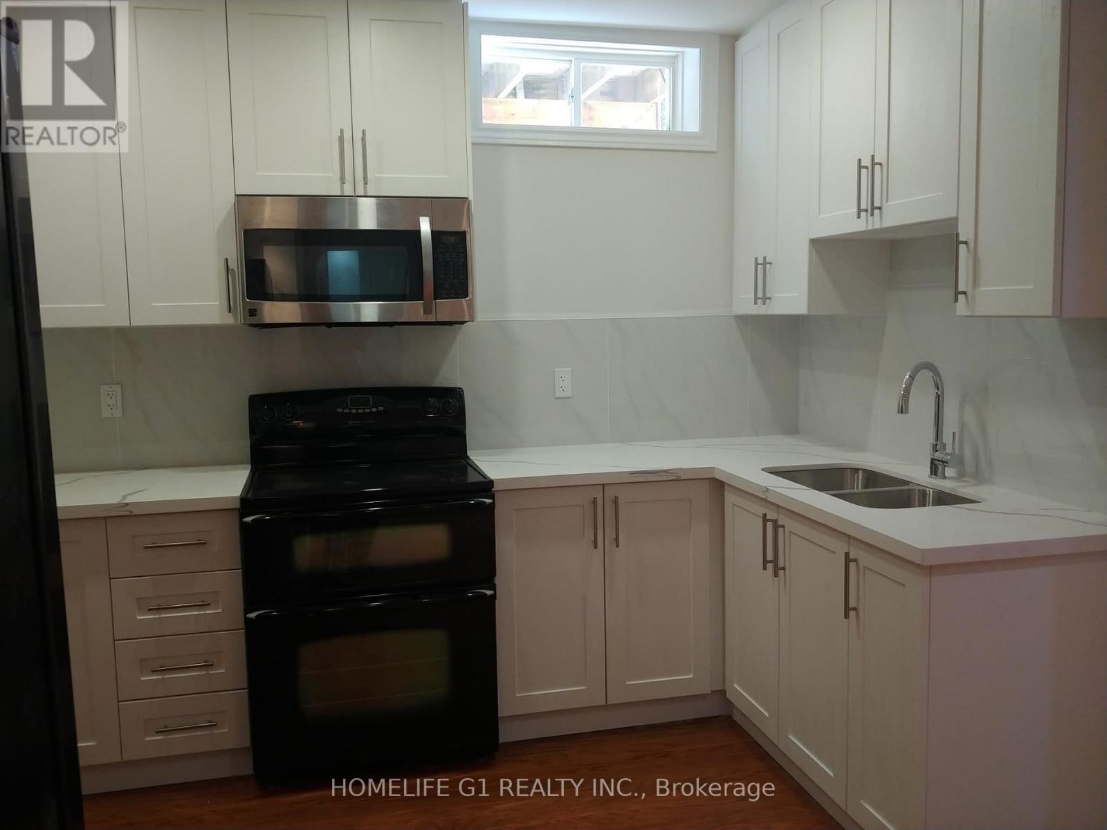 4900 Sebastian Drive, Mississauga, Ontario  L5M 7L8 - Photo 7 - W12486014