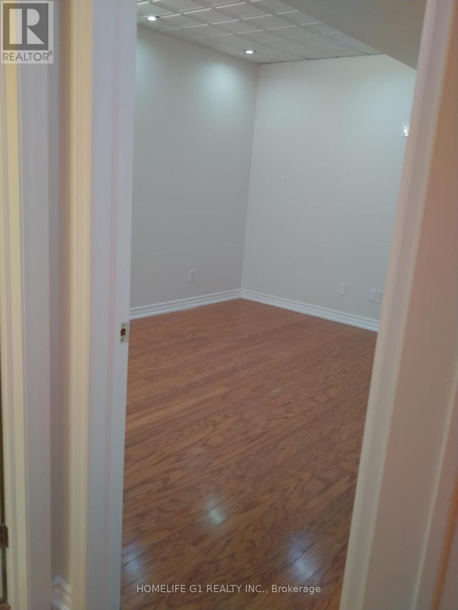 4900 Sebastian Drive, Mississauga, Ontario  L5M 7L8 - Photo 8 - W12486014