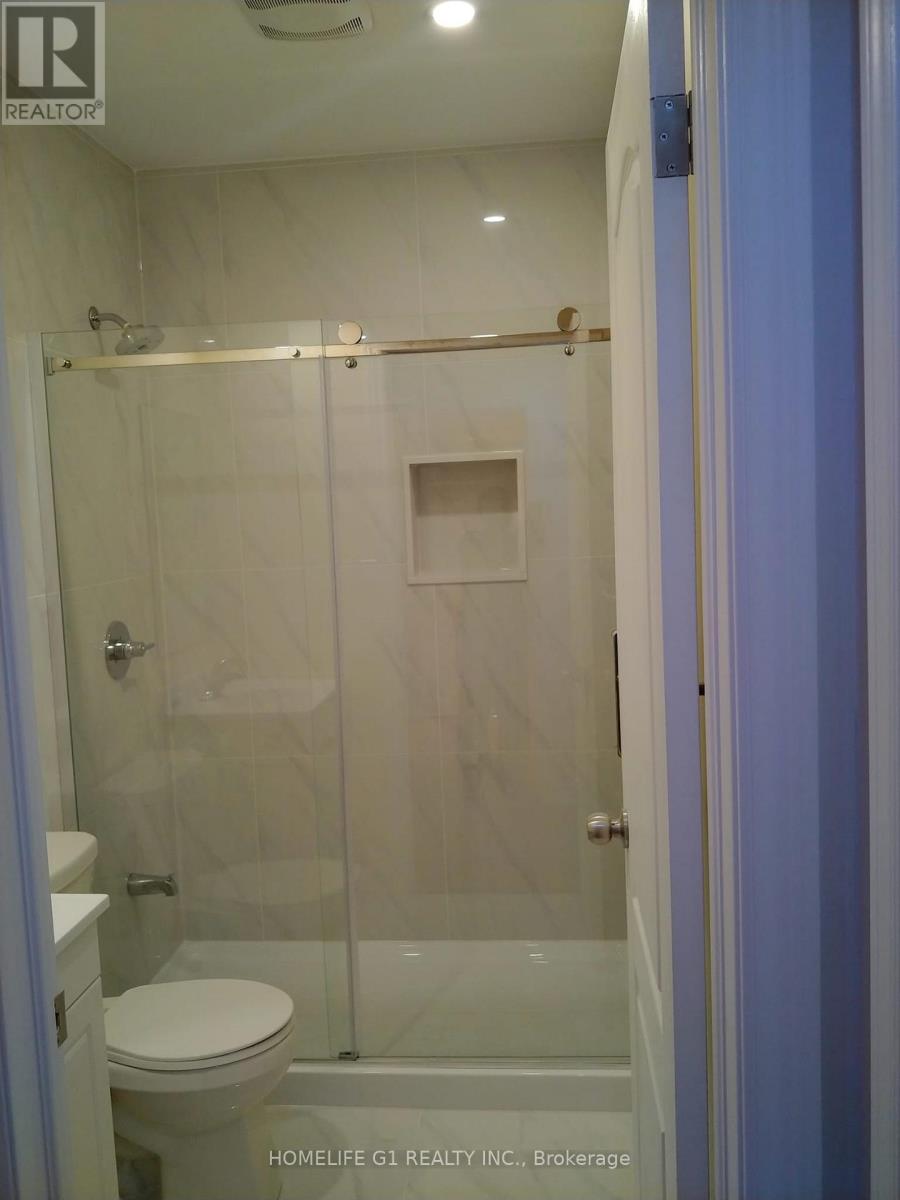 4900 Sebastian Drive, Mississauga, Ontario  L5M 7L8 - Photo 9 - W12486014