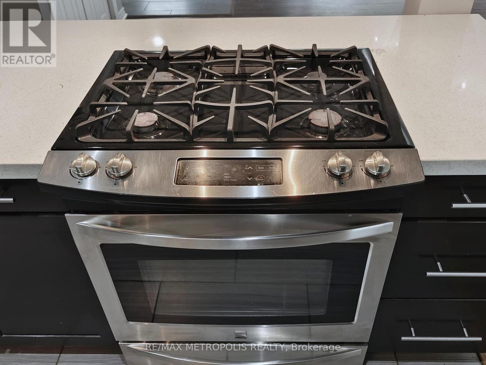 2098 Maplewood Drive, Burlington, Ontario  L7R 2C5 - Photo 15 - W12486018