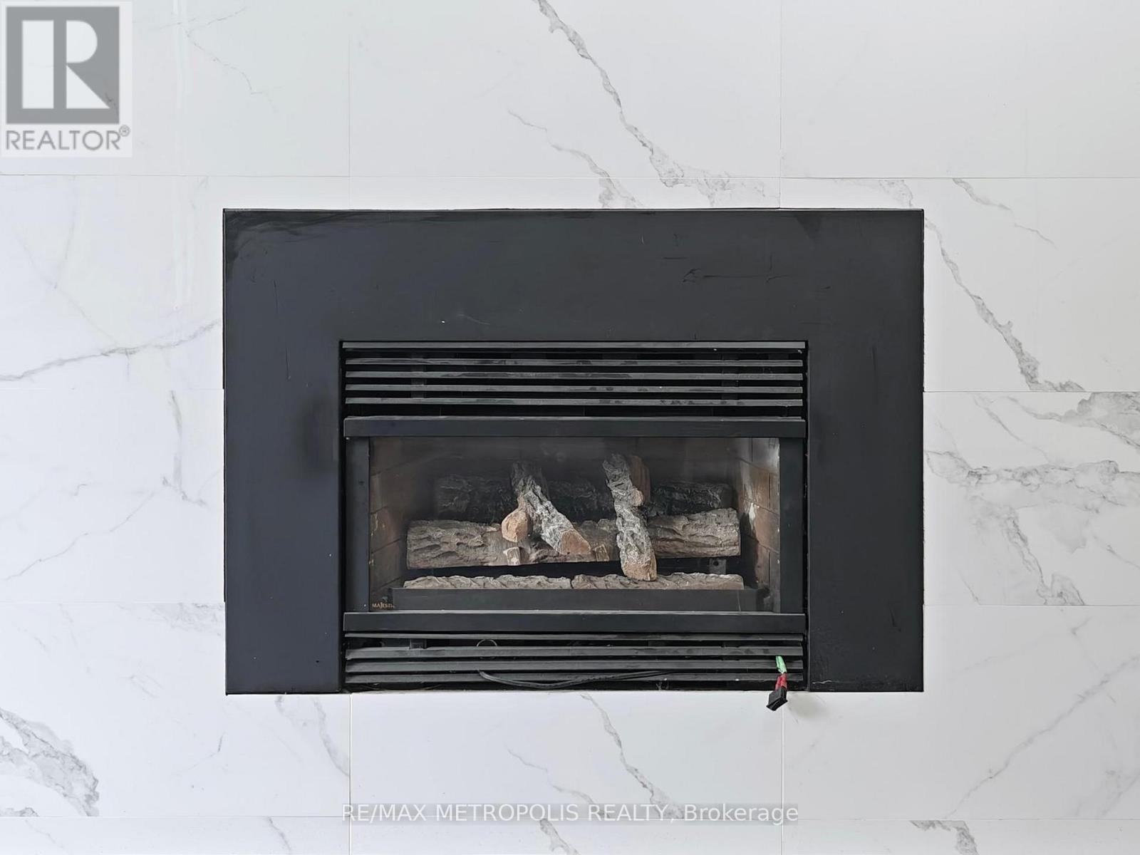 2098 Maplewood Drive, Burlington, Ontario  L7R 2C5 - Photo 16 - W12486018