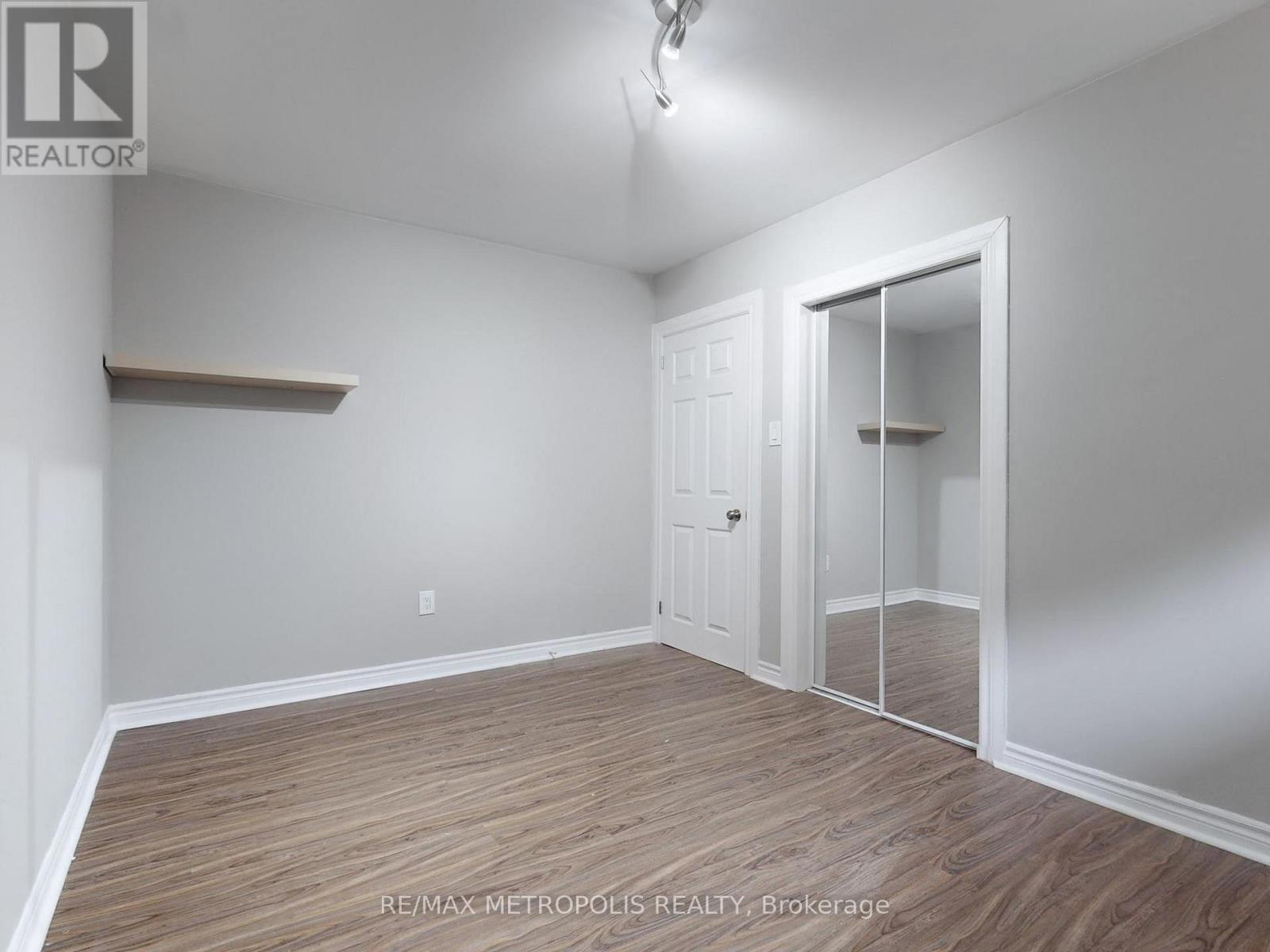 2098 Maplewood Drive, Burlington, Ontario  L7R 2C5 - Photo 22 - W12486018