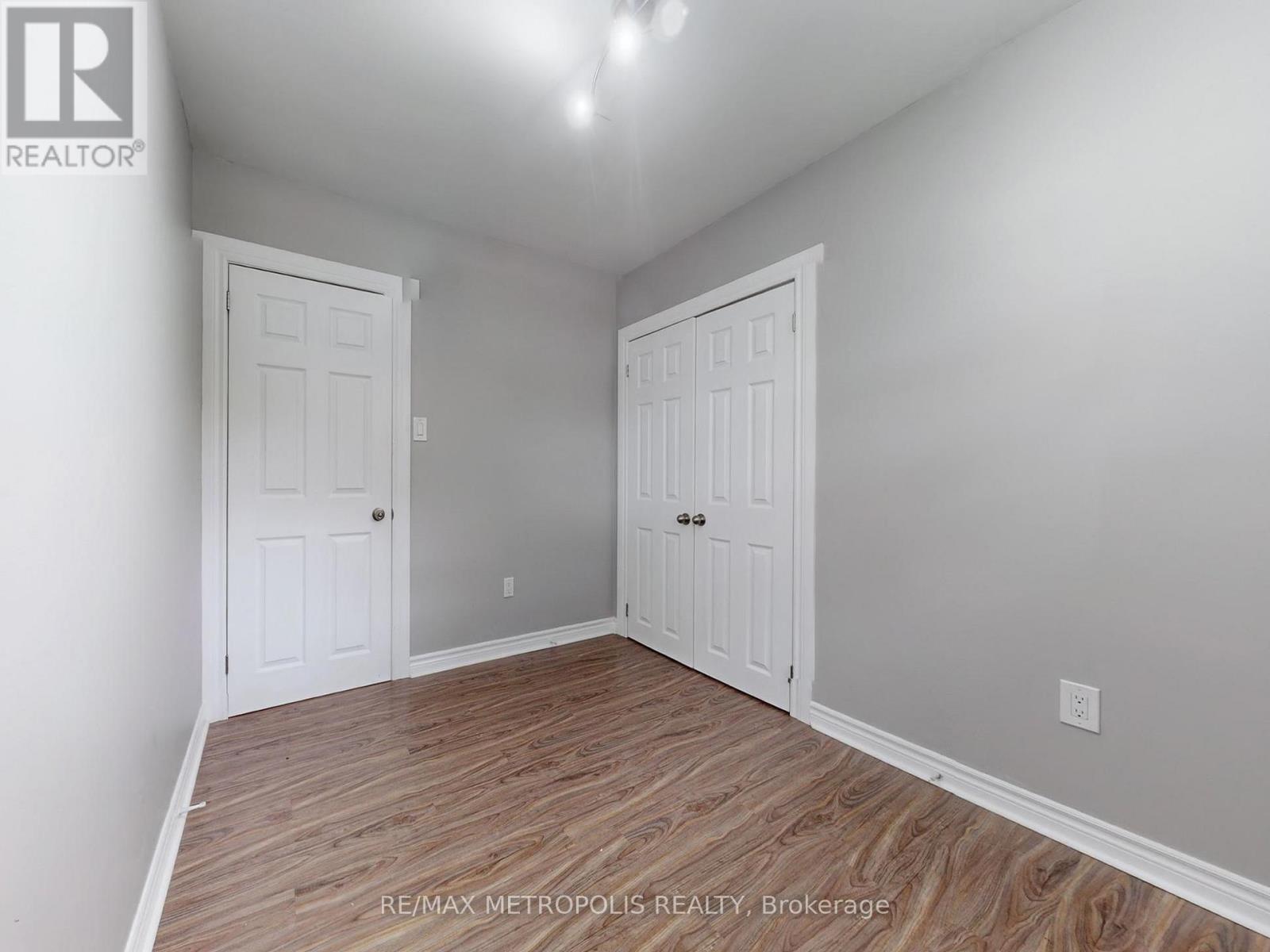 2098 Maplewood Drive, Burlington, Ontario  L7R 2C5 - Photo 25 - W12486018