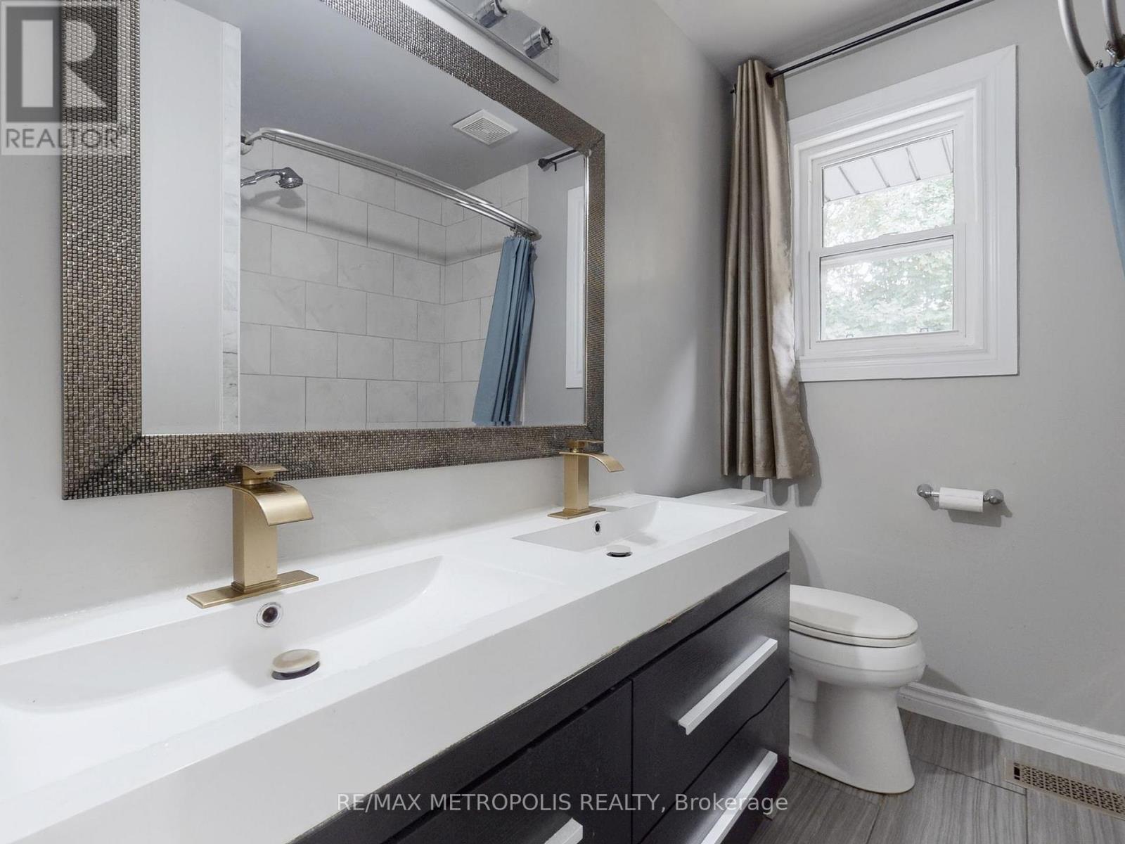 2098 Maplewood Drive, Burlington, Ontario  L7R 2C5 - Photo 26 - W12486018