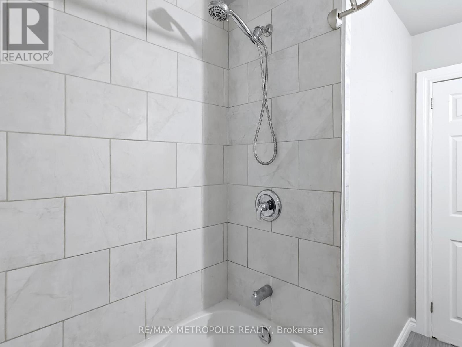 2098 Maplewood Drive, Burlington, Ontario  L7R 2C5 - Photo 29 - W12486018