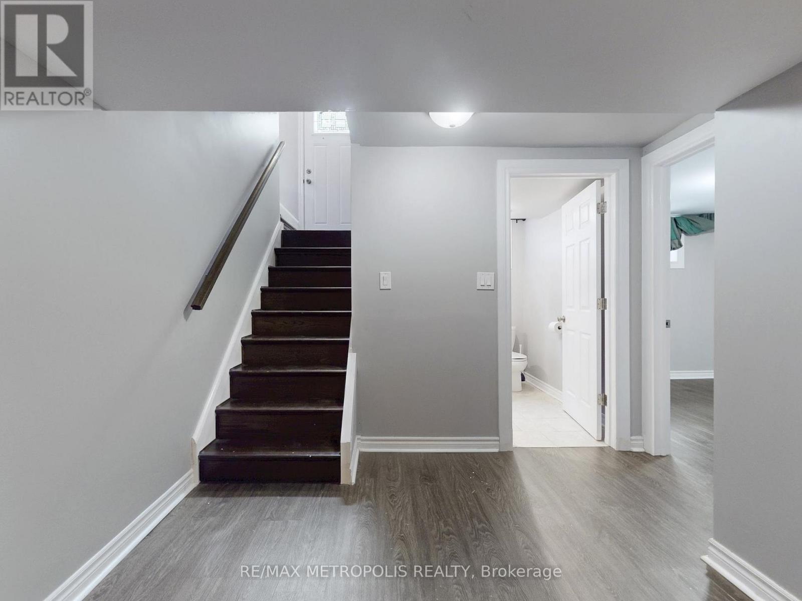 2098 Maplewood Drive, Burlington, Ontario  L7R 2C5 - Photo 31 - W12486018