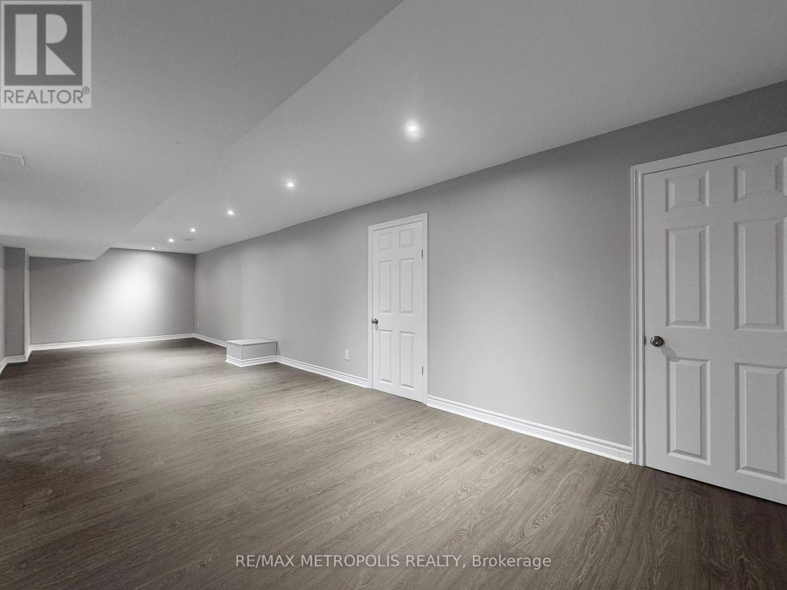 2098 Maplewood Drive, Burlington, Ontario  L7R 2C5 - Photo 32 - W12486018