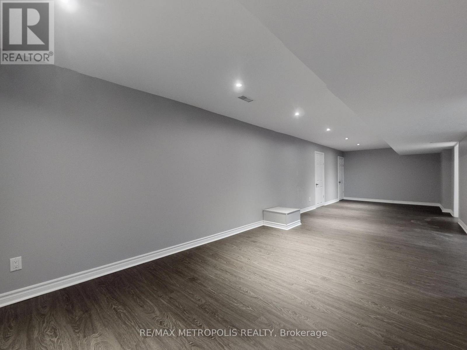 2098 Maplewood Drive, Burlington, Ontario  L7R 2C5 - Photo 34 - W12486018