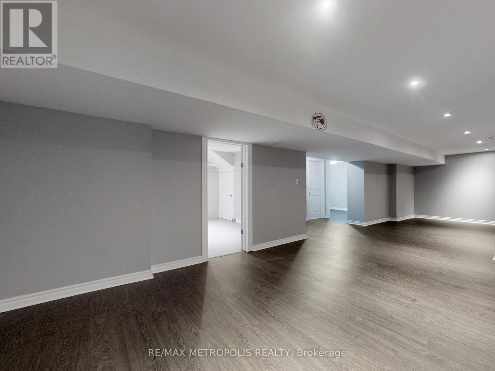 2098 Maplewood Drive, Burlington, Ontario  L7R 2C5 - Photo 35 - W12486018