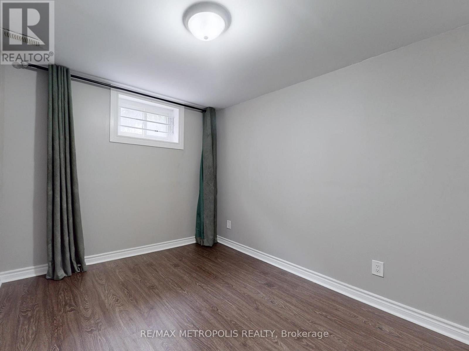 2098 Maplewood Drive, Burlington, Ontario  L7R 2C5 - Photo 36 - W12486018