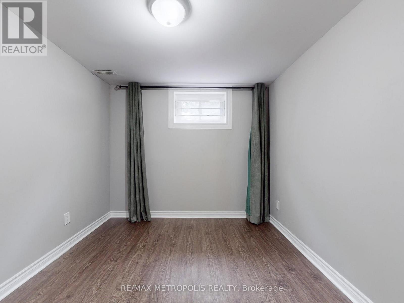 2098 Maplewood Drive, Burlington, Ontario  L7R 2C5 - Photo 37 - W12486018