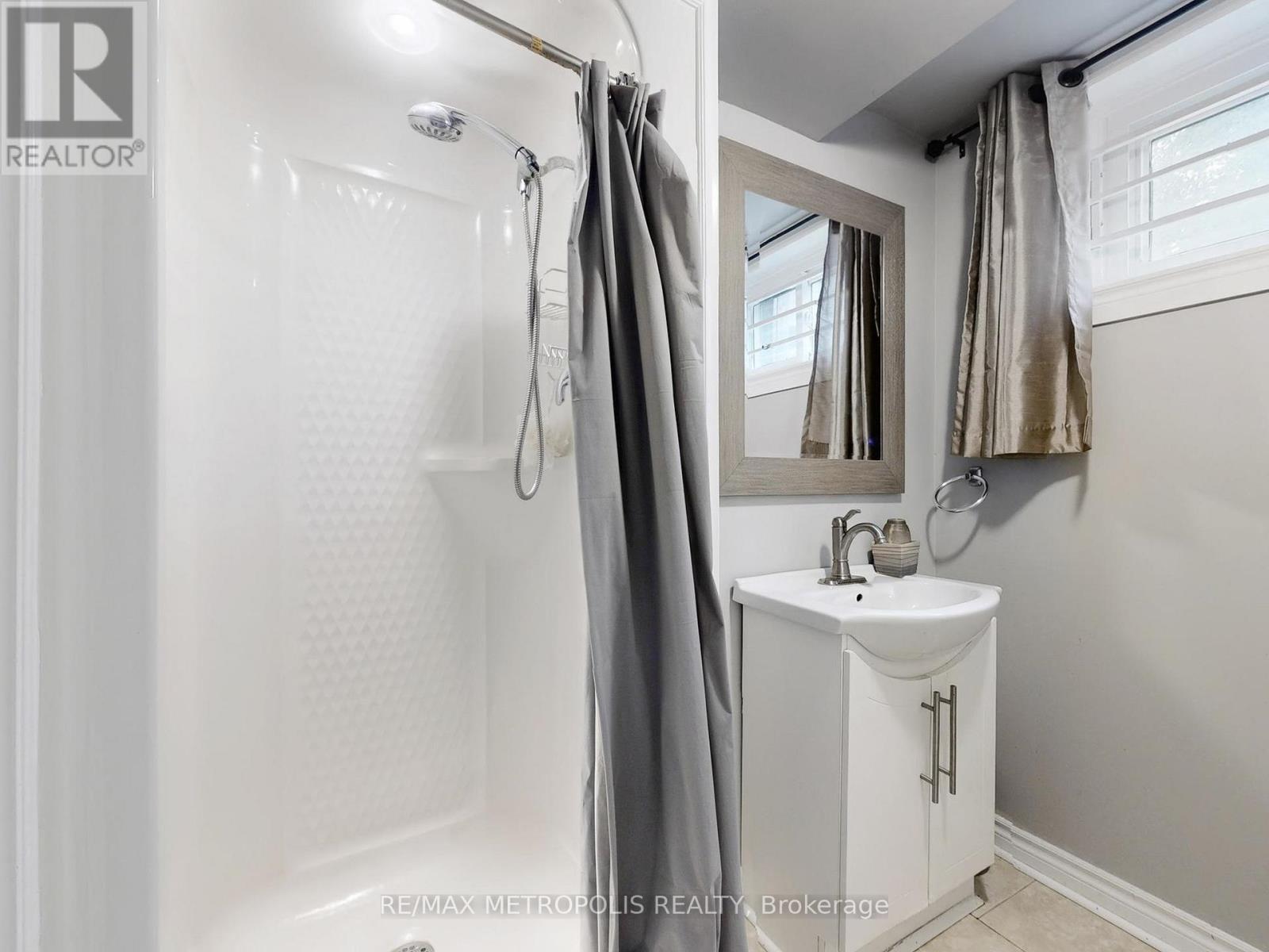 2098 Maplewood Drive, Burlington, Ontario  L7R 2C5 - Photo 39 - W12486018