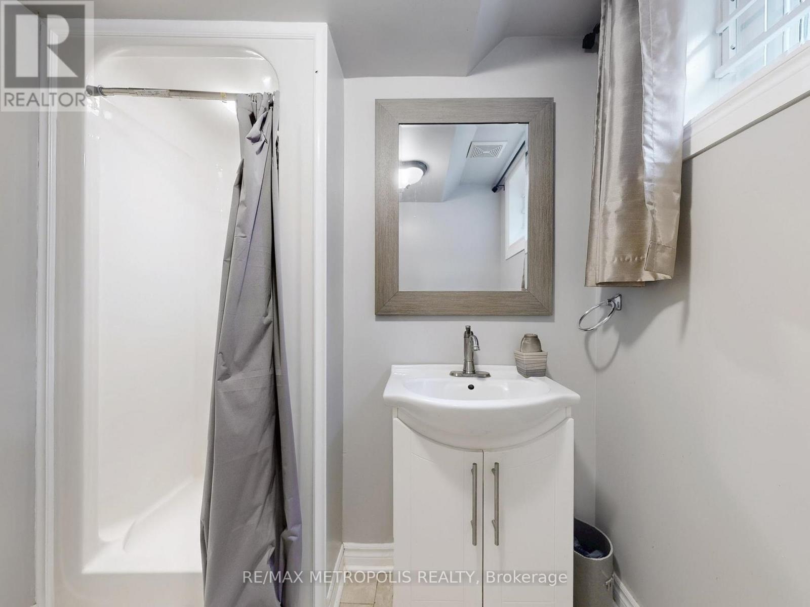 2098 Maplewood Drive, Burlington, Ontario  L7R 2C5 - Photo 40 - W12486018