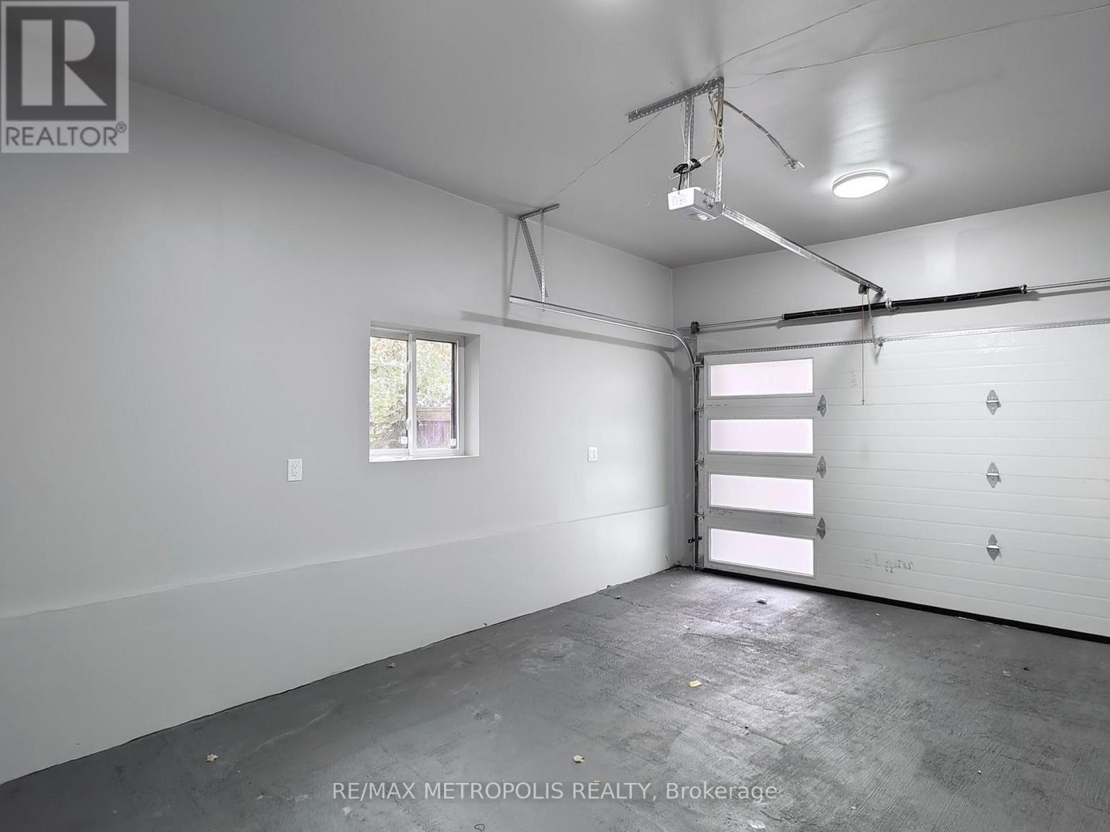 2098 Maplewood Drive, Burlington, Ontario  L7R 2C5 - Photo 44 - W12486018