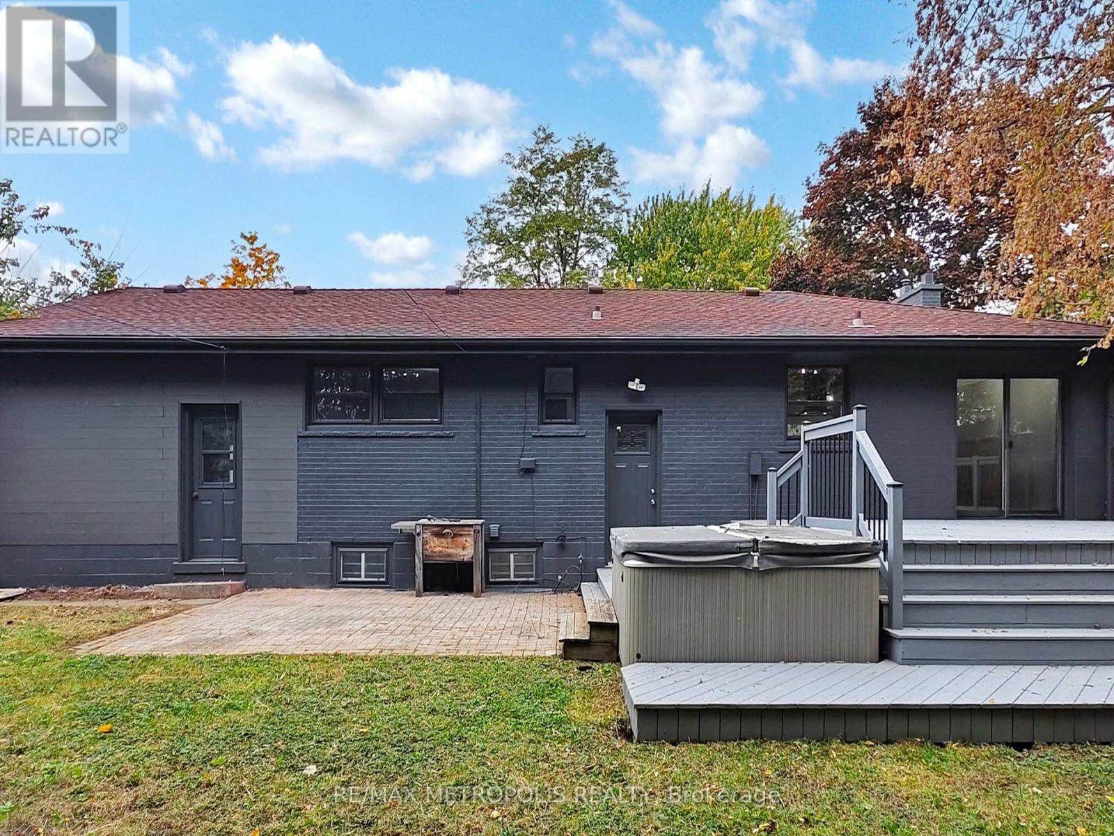 2098 Maplewood Drive, Burlington, Ontario  L7R 2C5 - Photo 45 - W12486018