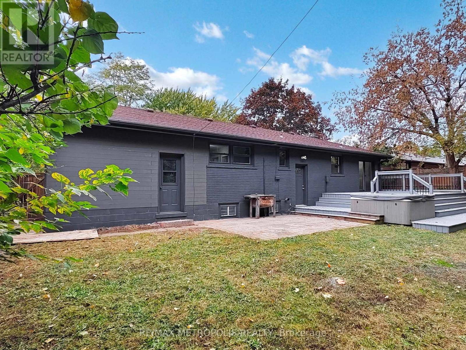 2098 Maplewood Drive, Burlington, Ontario  L7R 2C5 - Photo 46 - W12486018