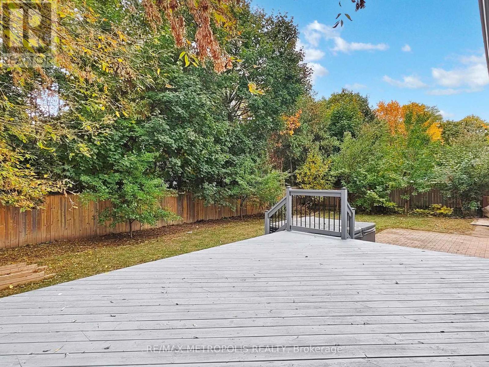 2098 Maplewood Drive, Burlington, Ontario  L7R 2C5 - Photo 49 - W12486018