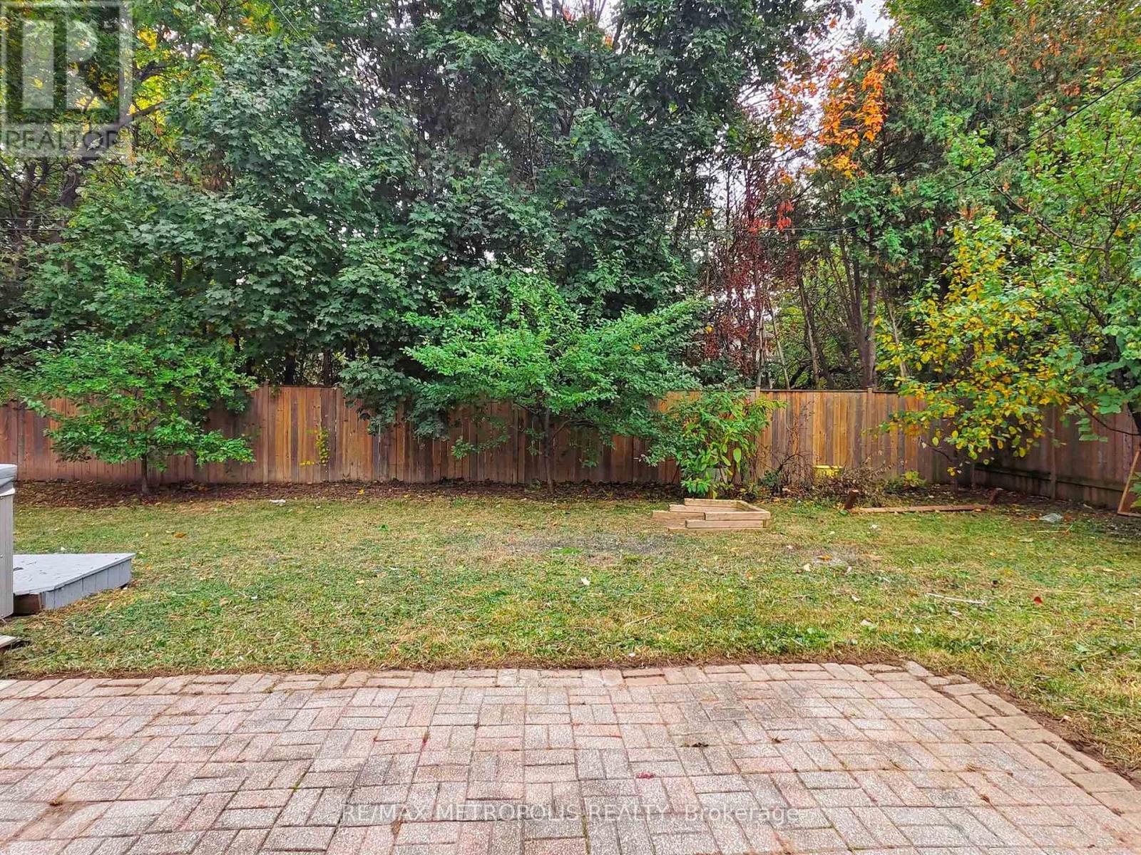 2098 Maplewood Drive, Burlington, Ontario  L7R 2C5 - Photo 50 - W12486018