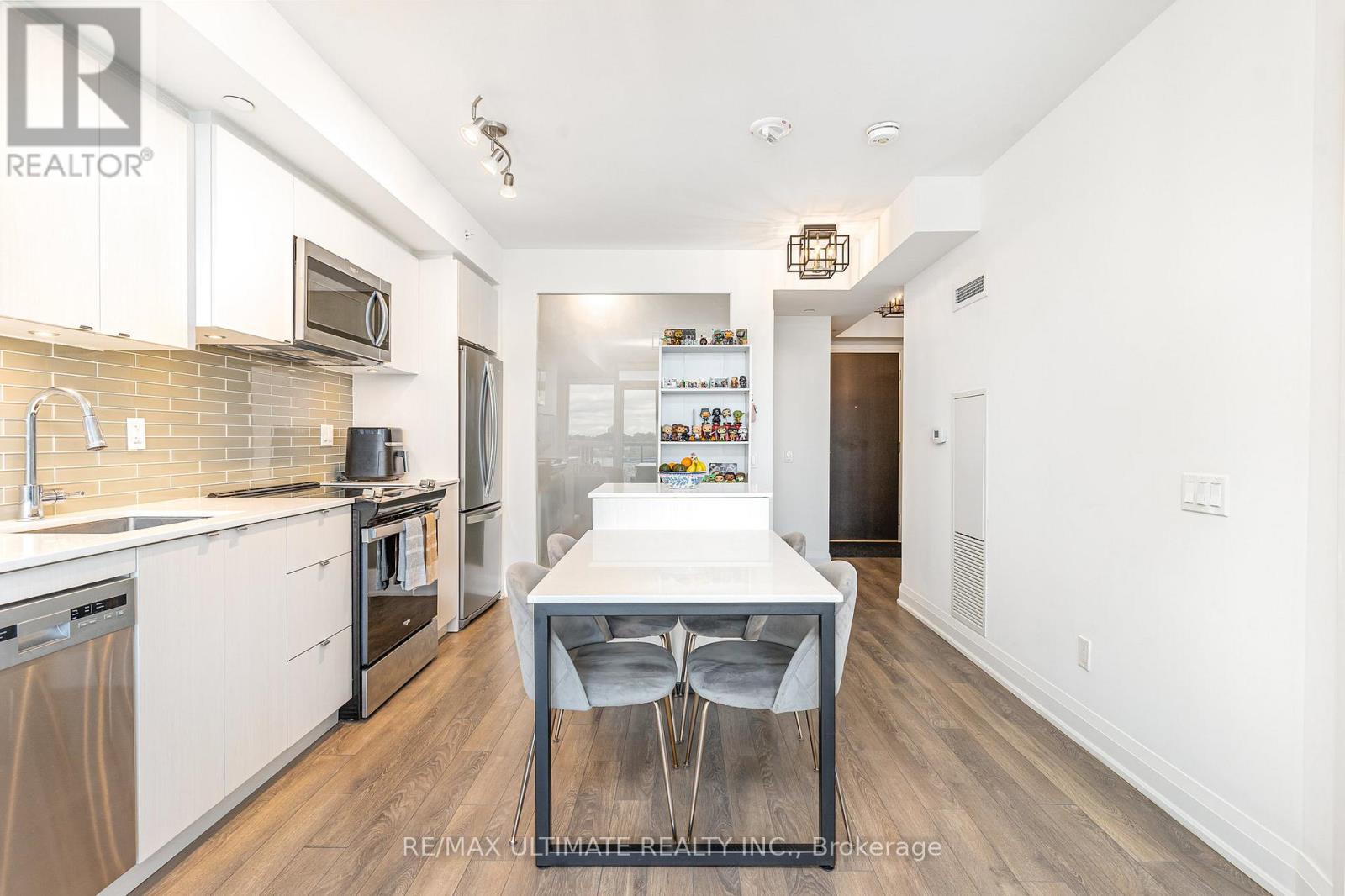 1208 - 1461 Lawrence Avenue W, Toronto, Ontario  M6L 0A6 - Photo 5 - W12486023