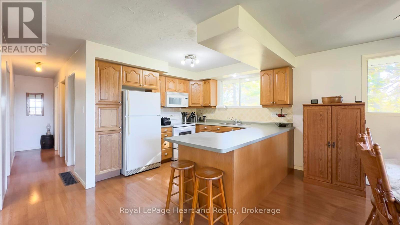 37881 Crystal Springs Road, Bluewater, Ontario  N0M 2R0 - Photo 11 - X12485681