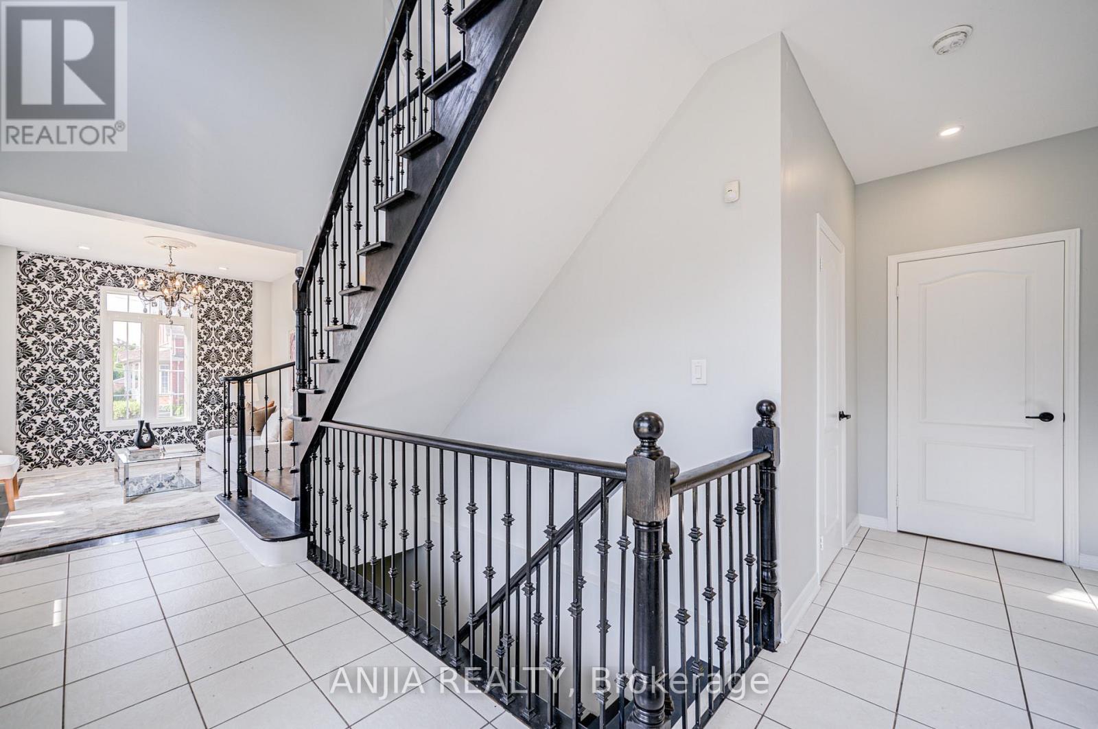 66 Alfred Paterson Drive, Markham, Ontario  L6E 1J5 - Photo 5 - N12486048