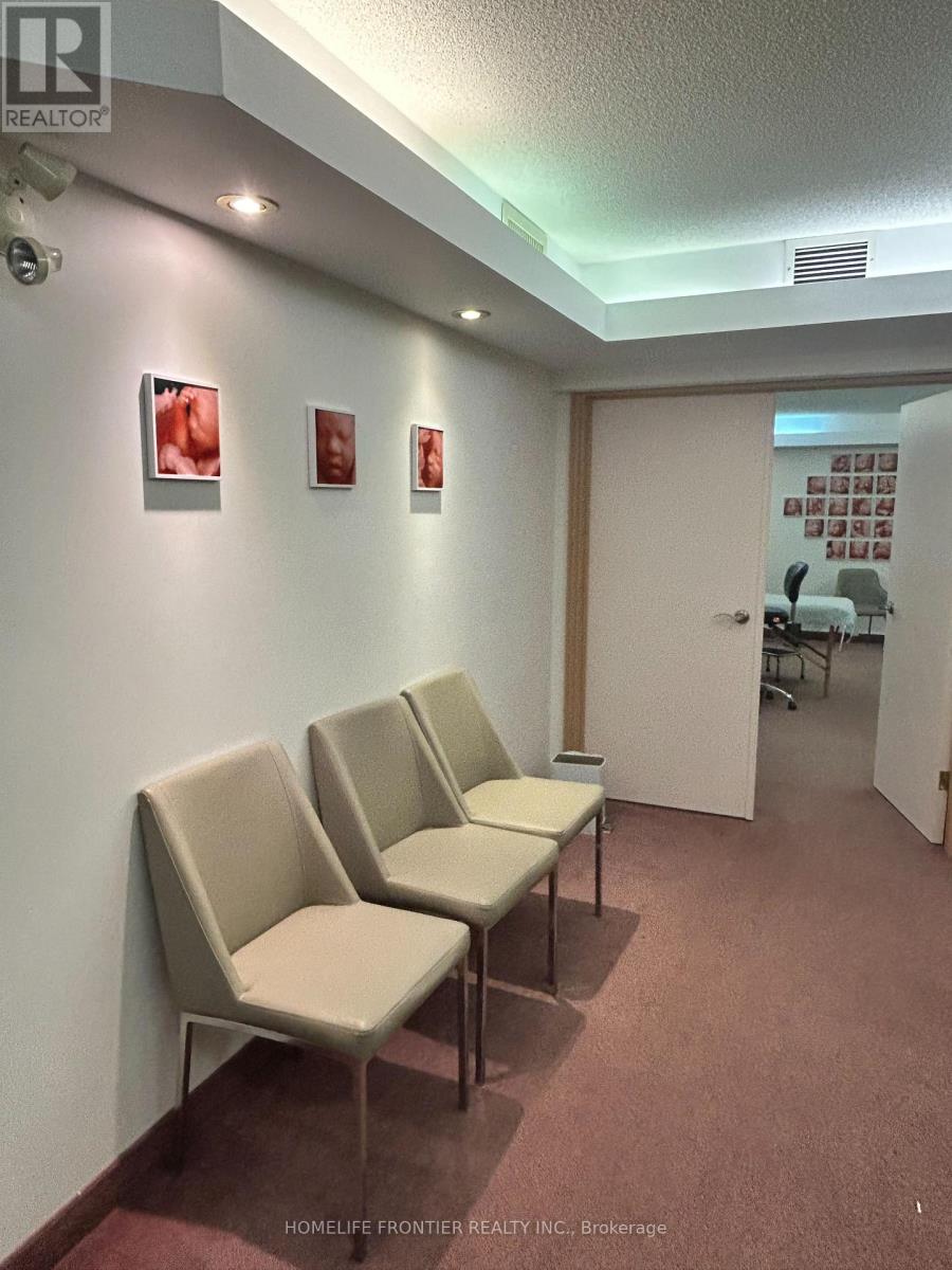 Ll5 - 390 Davis Drive, Newmarket, Ontario  L3Y 8J8 - Photo 8 - N12486069