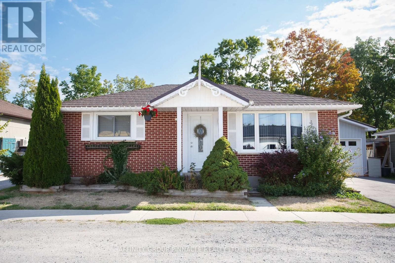 74 William Street, Kawartha Lakes, Ontario  K0M 1A0 - Photo 2 - X12400706