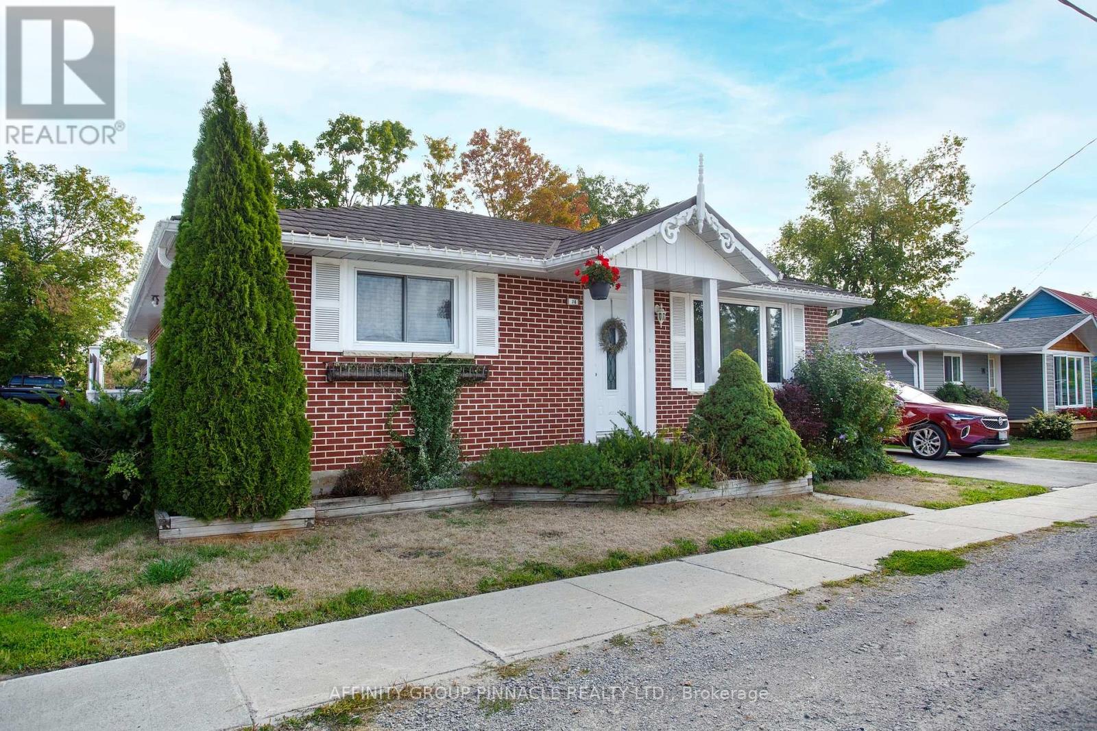 74 William Street, Kawartha Lakes, Ontario  K0M 1A0 - Photo 3 - X12400706