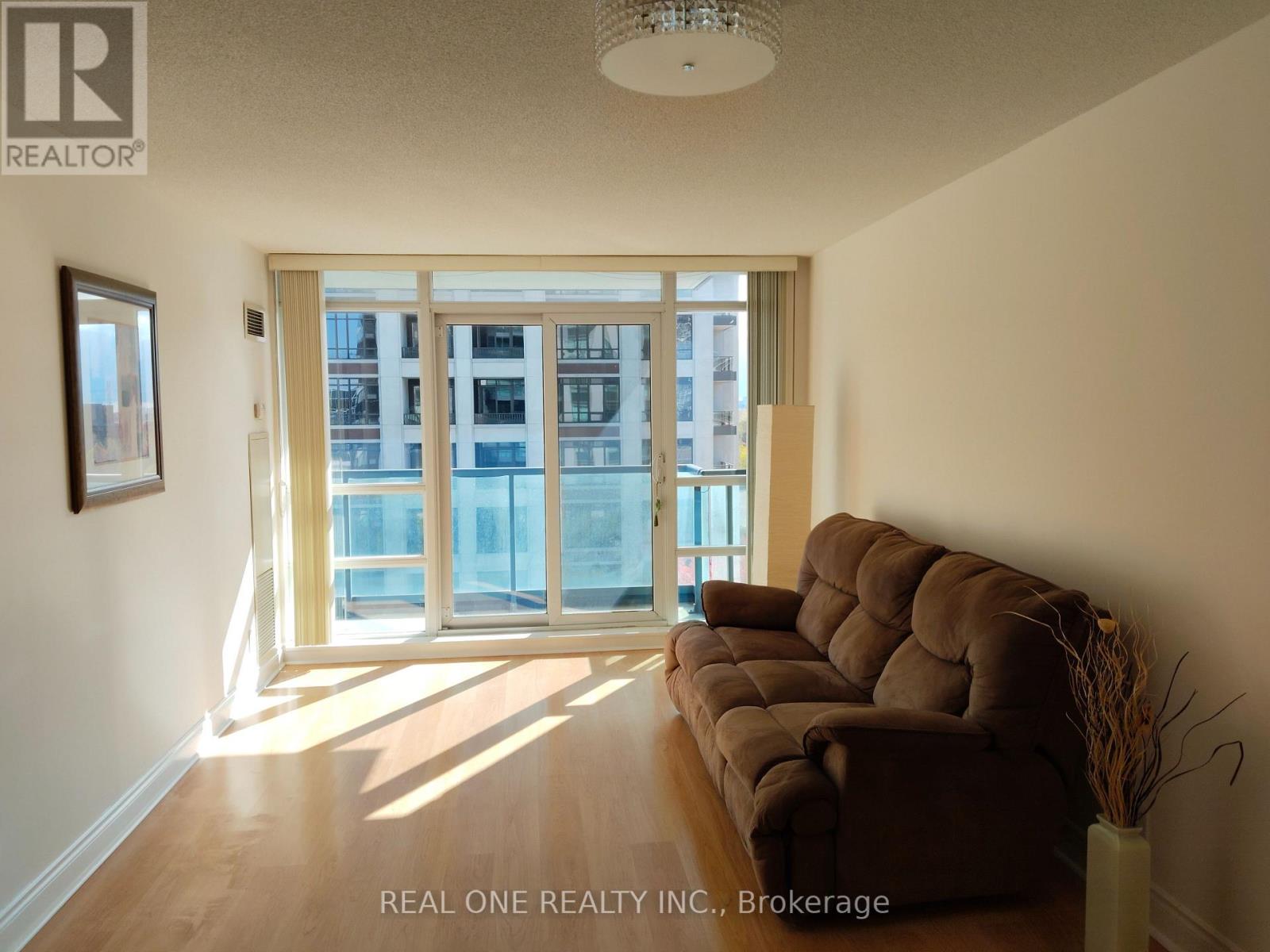 703 - 75 South Town Centre Boulevard, Markham, Ontario  L6G 0B3 - Photo 2 - N12486101