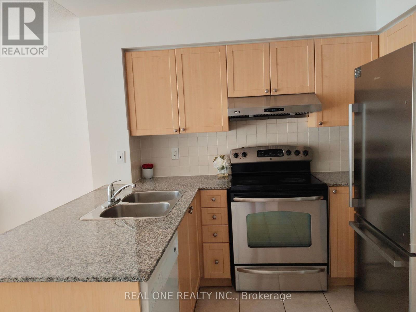 703 - 75 South Town Centre Boulevard, Markham, Ontario  L6G 0B3 - Photo 6 - N12486101