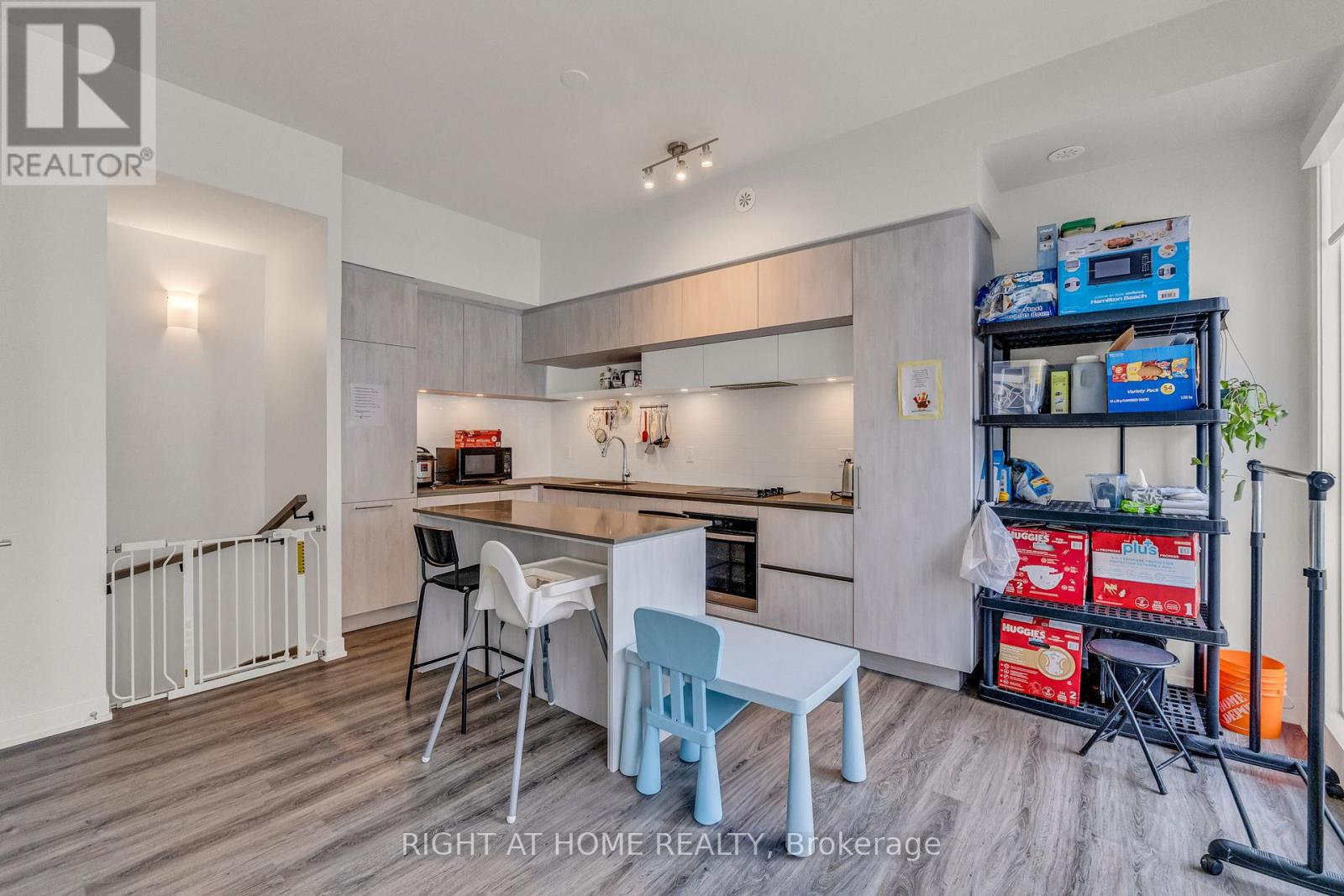 907 - 2 Steckley House Lane, Richmond Hill, Ontario  L4S 0N4 - Photo 11 - N12486104