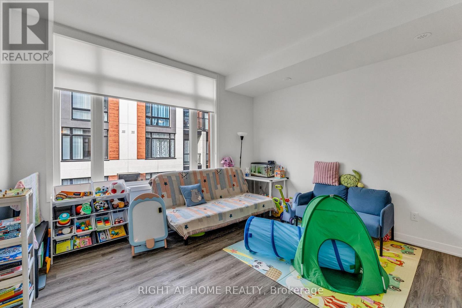 907 - 2 Steckley House Lane, Richmond Hill, Ontario  L4S 0N4 - Photo 14 - N12486104