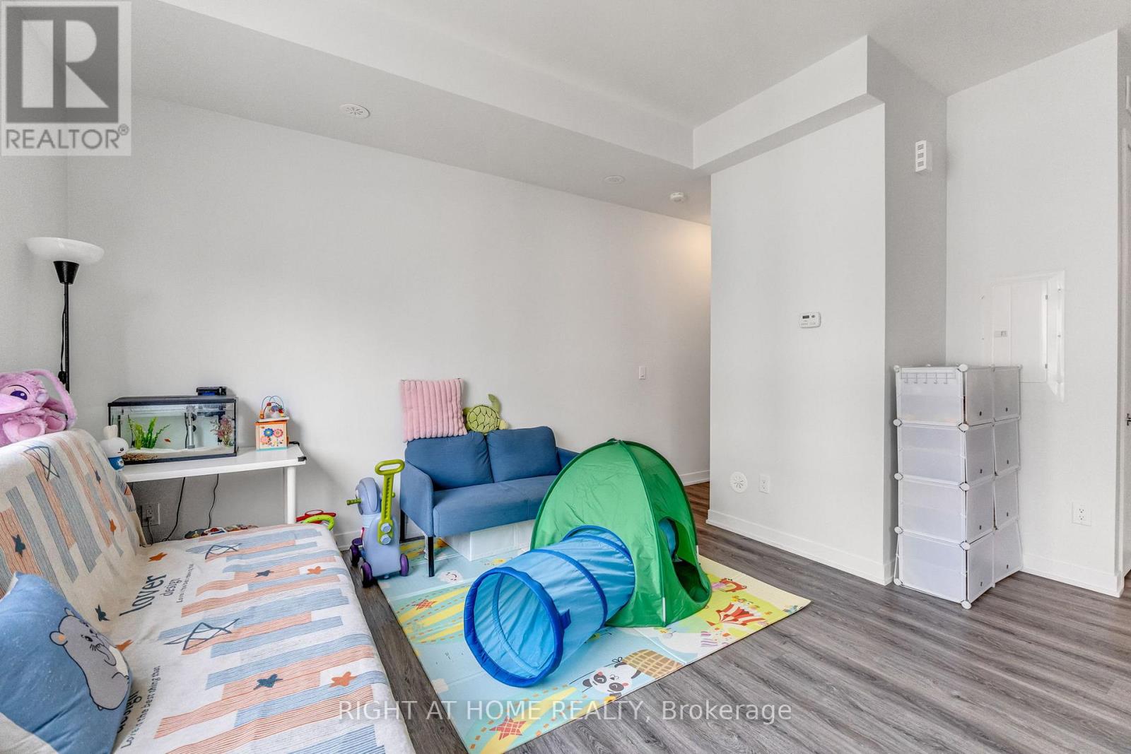 907 - 2 Steckley House Lane, Richmond Hill, Ontario  L4S 0N4 - Photo 16 - N12486104