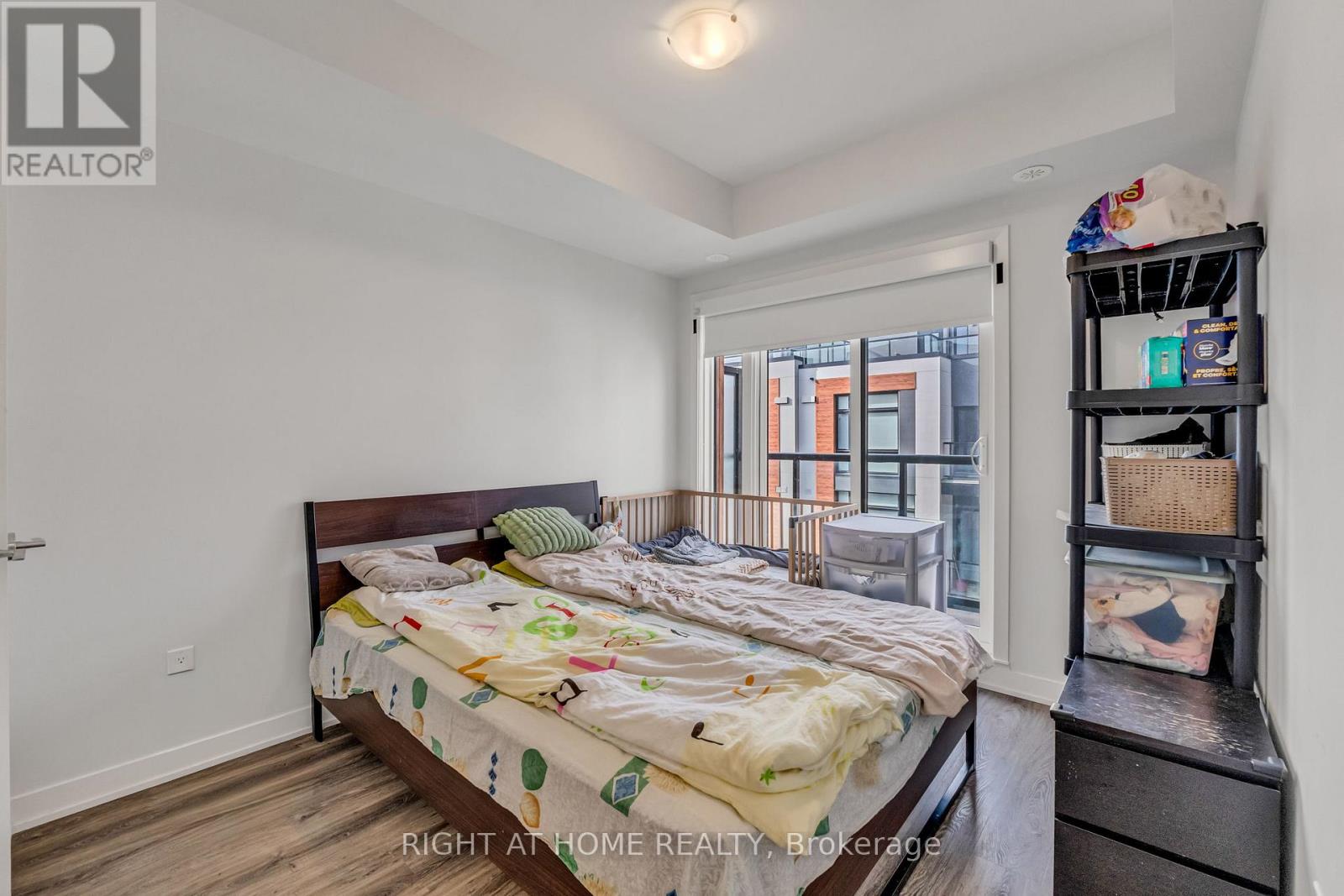 907 - 2 Steckley House Lane, Richmond Hill, Ontario  L4S 0N4 - Photo 4 - N12486104