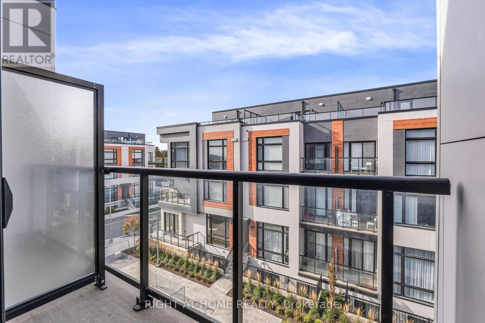 907 - 2 Steckley House Lane, Richmond Hill, Ontario  L4S 0N4 - Photo 5 - N12486104