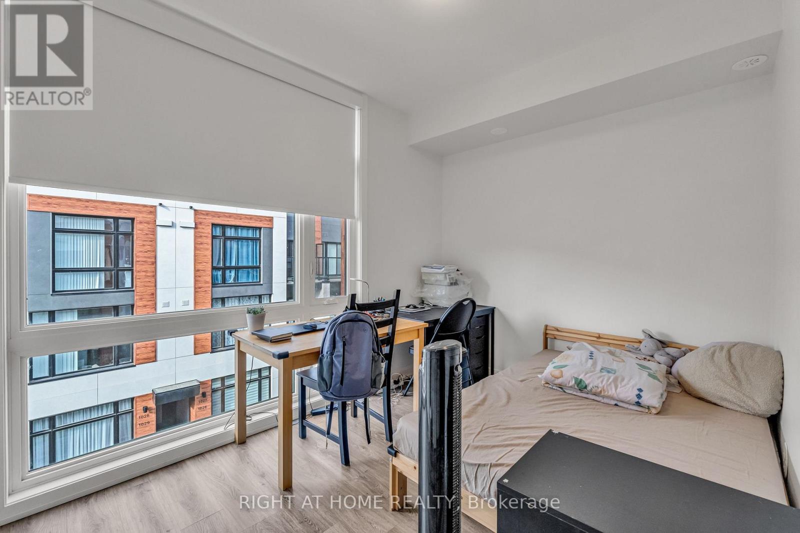 907 - 2 Steckley House Lane, Richmond Hill, Ontario  L4S 0N4 - Photo 6 - N12486104