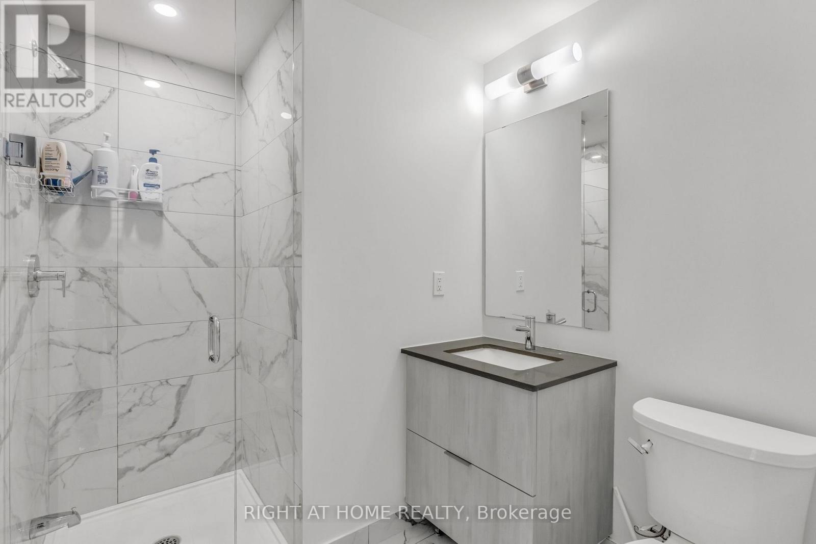 907 - 2 Steckley House Lane, Richmond Hill, Ontario  L4S 0N4 - Photo 7 - N12486104