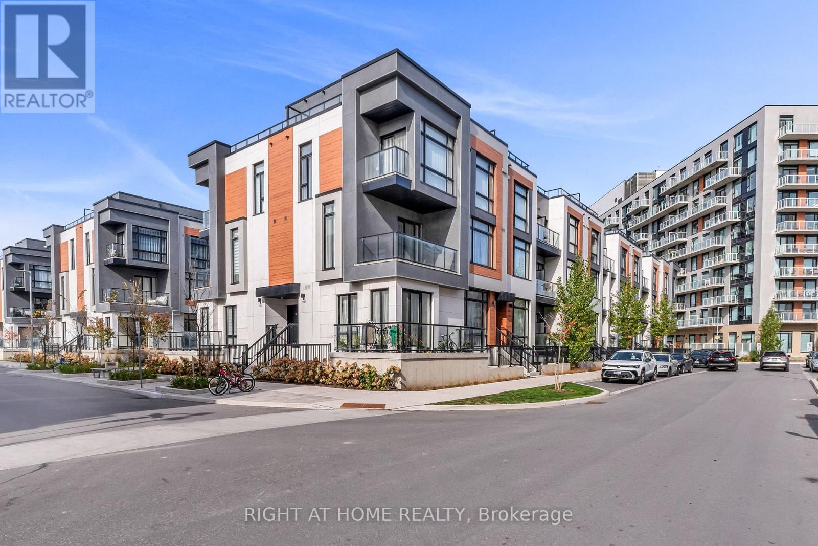 907 - 2 Steckley House Lane, Richmond Hill, Ontario  L4S 0N4 - Photo 9 - N12486104