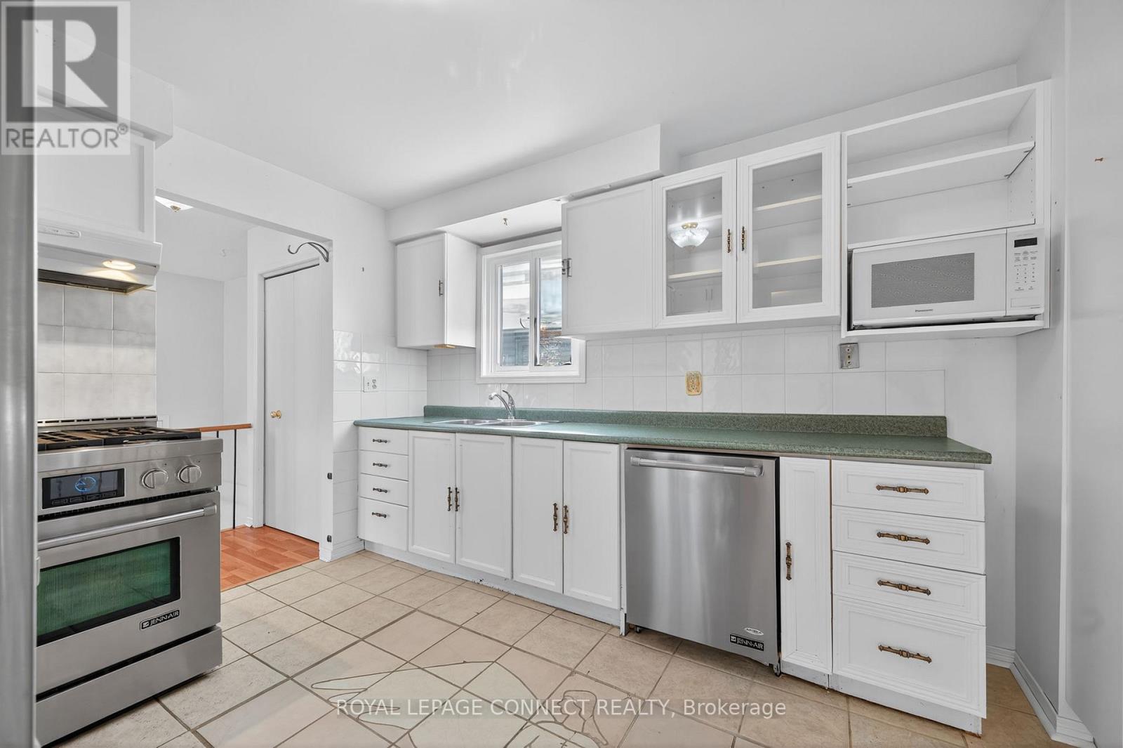 75 Hudson Crescent, Bradford West Gwillimbury (Bradford), Ontario  L3Z 2K1 - Photo 14 - N12486118