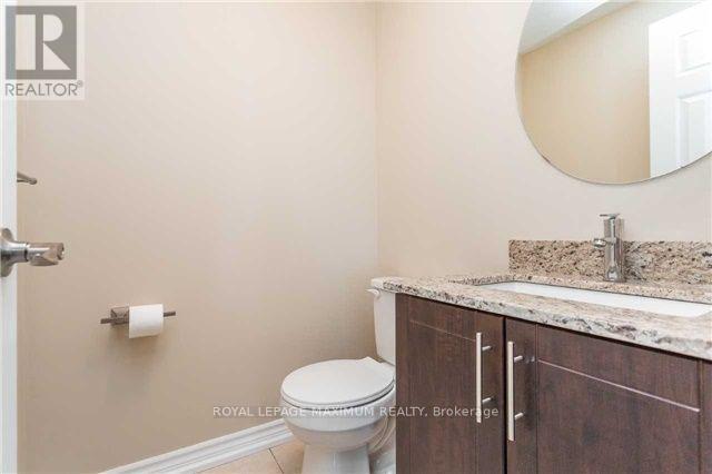 41 Gowan Street, Barrie, Ontario  L4N 2P1 - Photo 10 - S12486117