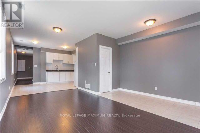 41 Gowan Street, Barrie, Ontario  L4N 2P1 - Photo 3 - S12486117