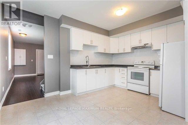 41 Gowan Street, Barrie, Ontario  L4N 2P1 - Photo 4 - S12486117