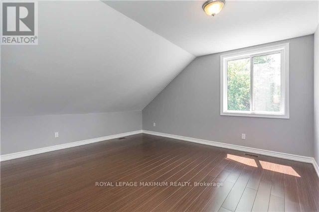 41 Gowan Street, Barrie, Ontario  L4N 2P1 - Photo 7 - S12486117