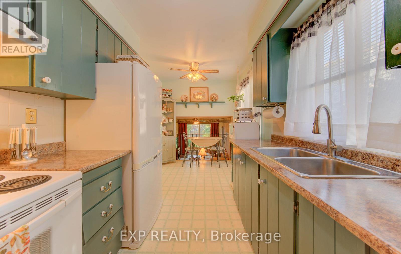 92 Halifax Drive, Kitchener, Ontario  N2B 3K7 - Photo 11 - X12486022