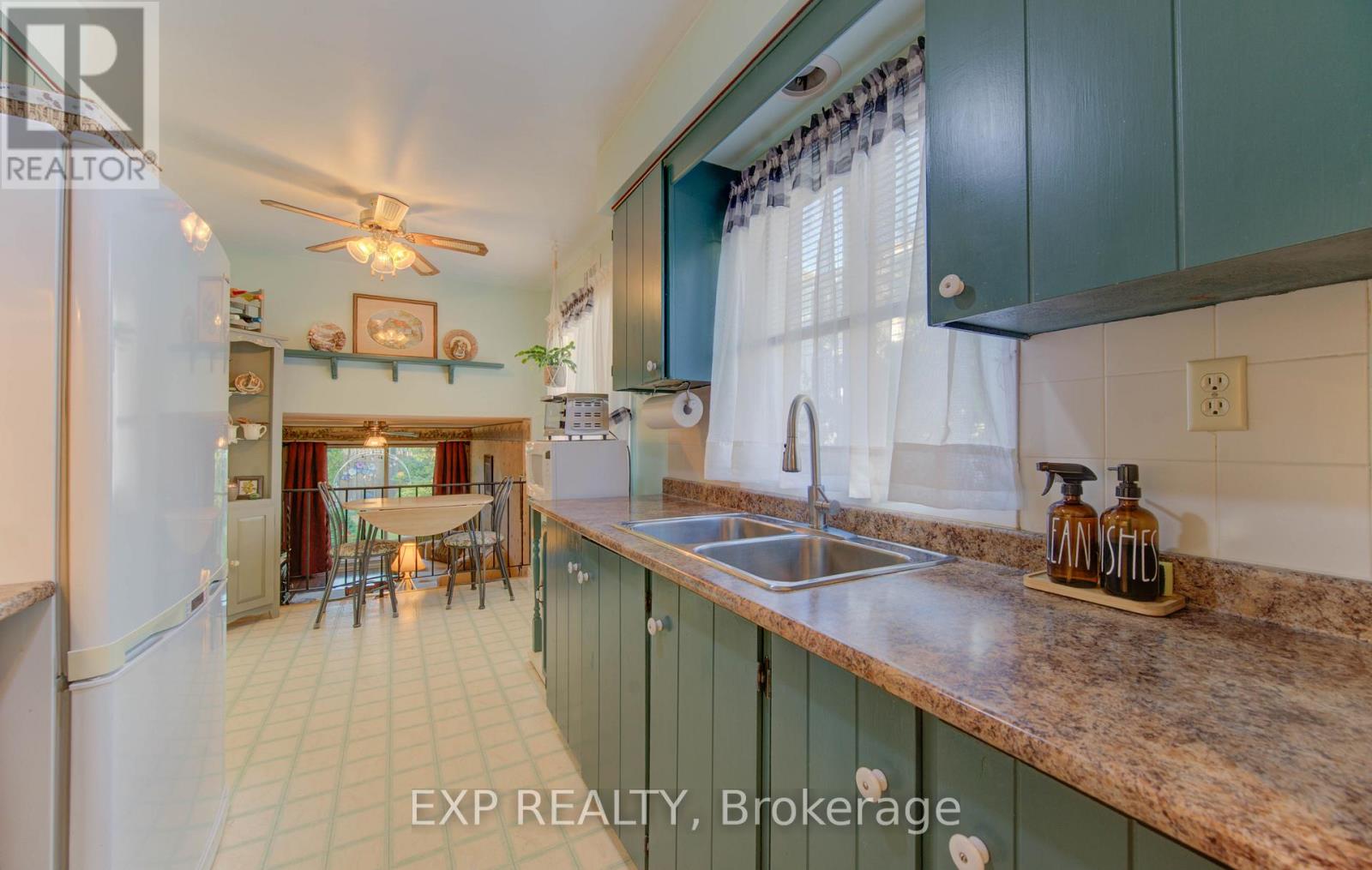 92 Halifax Drive, Kitchener, Ontario  N2B 3K7 - Photo 12 - X12486022